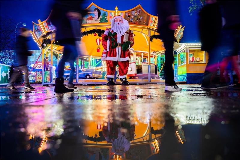 Der «Winterzauber» in Berlin-Lichtenberg ist nach Veranstalterangaben der erste Weihnachtsmarkt in Deutschland, der in diesem Jahr eröffnet wird.
