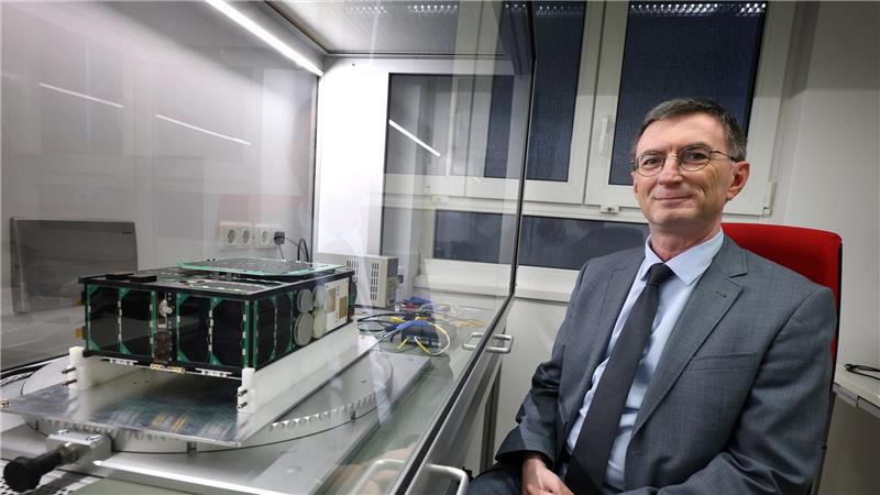 Trau Dich! Wo man unerklärbare Himmelsphänomene melden kann Der Wissenschaftler sagt, intelligentes Leben fernab der Erde könnte weit fortgeschritten sein.