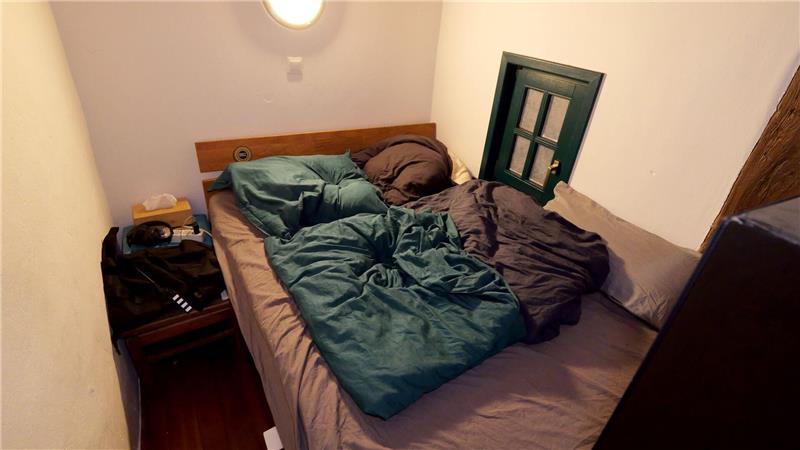 Leben in „Deutschlands kleinstem Studentenwohnheim“ Der Wohnraum mit 19 Quadratmetern erstreckt sich über drei Etagen und drei Räume.