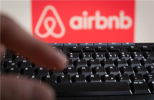 Der Wohnungsvermittlungsplattform Airbnb wird in Italien Steuerhinterziehung vorgeworfen. (Illustration)