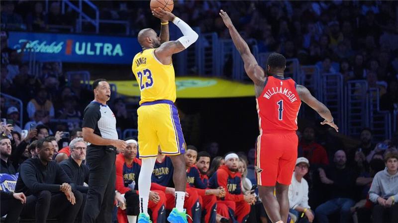 Der Wurf, mit dem LeBron James die Schallmauer von 50 000 Punkten durchbrach.
