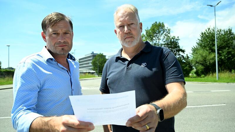 Der ZF-Betriebsrat - und dessen Chef Achim Dietrich (rechts) - will um jeden Arbeitsplatz kämpfen.