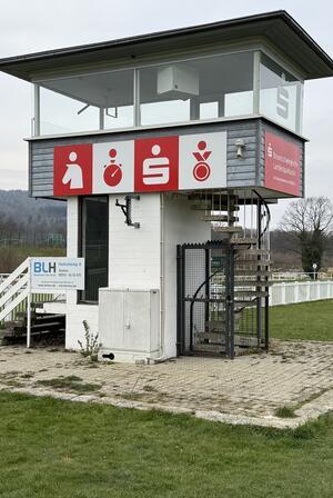 Der Zaun um den Richterturm ist weg, bald kommt dort ein neuer im Stil der Plastikrails hin.