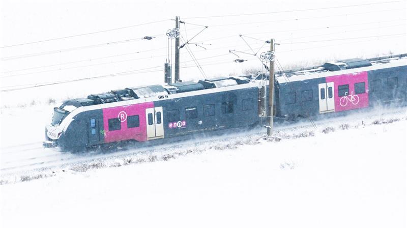 Der Zugverkehr hatte mit den Folgen von Schnee und Eis zu kämpfen.
