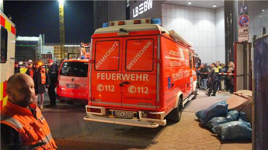 Der Zugverkehr in Stuttgarter ruhte vorsichtshalber, der Bahnhof war abgesperrt.