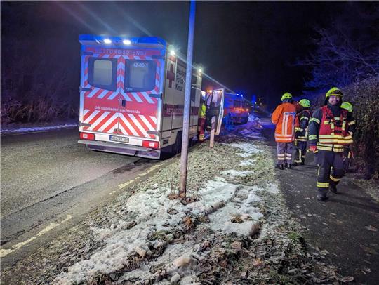 Der Zustand der Patientin änderte sich durch den Crash nicht – sie wurde in einem anderen Krankenwagen weitertransportiert. Fotos: Feuerwehr Seesen