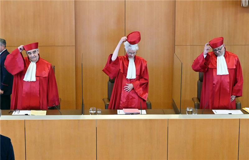 AfD klagt erfolgreich wegen Merkel-Äußerungen Der Zweite Senat beim Bundesverfassungsgericht verkündet das Urteil zu AfD-kritischen Äußerungen der damaligen Kanzlerin Angela Merkel (CDU) nach der Thüringen-Wahl 2020. Foto: DPA
