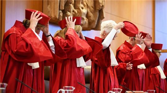 Der Zweite Senat des Bundesverfassungsgerichts nimmt den Soli unter die Lupe.