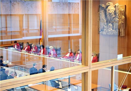 Der Zweite Senat des Bundesverfassungsgerichts,  verkündet das Urteil in Sachen «Zweites Nachtragshaushaltsgesetz 2021».