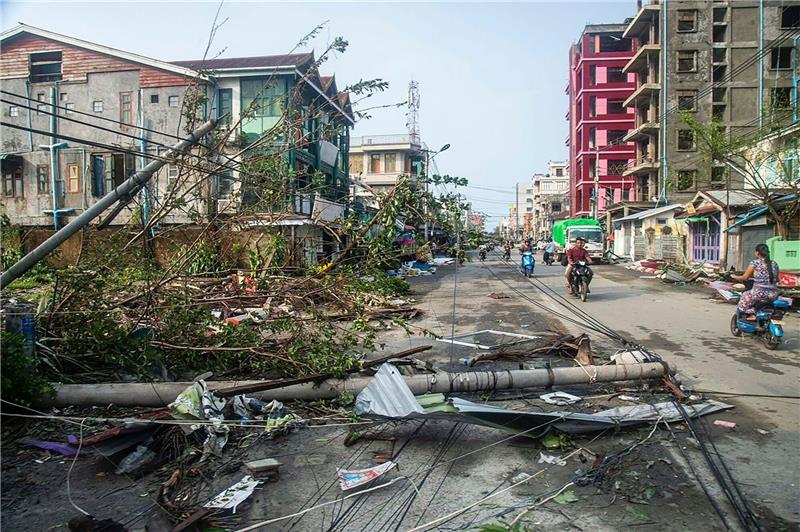 Mindestens 400 Tote nach Zyklon „Mocha” in Myanmar Der Zyklon hat Laternenpfähle und Bäume niedergerissen.