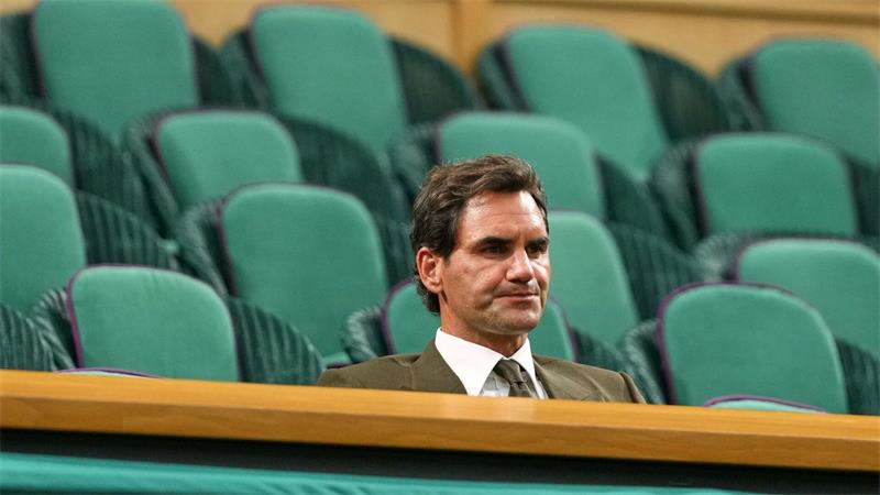 Der achtmalige Wimbledonsieger Roger Federer saß anfangs einsam in der Royal Box.