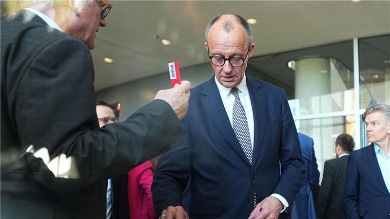 Bundestag stimmt für historisches Schuldenpaket Der alte Bundestag erlebt in seiner letzten Sitzung einen Abstimmungsmarathon.