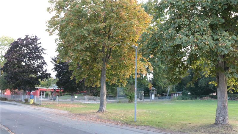 Der an das Gelände des bestehenden Kindergartens angrenzende „Bolzplatz“ ist Eigentum der Gemeinde Liebenburg und wird in voller Fläche für den Kita-Neubau verwendet.