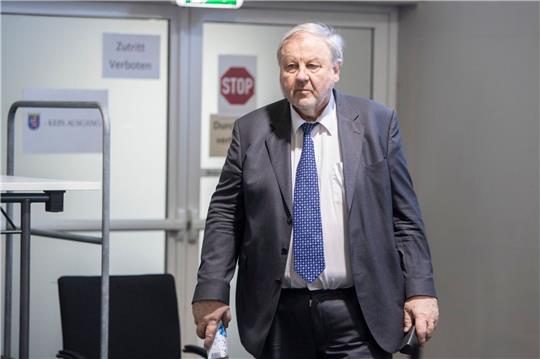 Der angeklagte Hanno Berger gilt als Architekt der Cum-Ex-Deals, bei dem sich Banken und Investoren nie gezahlte Kapitalertragssteuern erstatten ließen und den Staat um Milliarden Euro geprellt haben sollen.