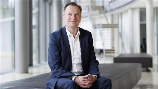 Der angesehene Ökonomie-Professor Jens Südekum lehrt an der Heinrich-Heine-Universität Düsseldorf und ist Mitglied im wissenschaftlichen Beirat des Bundeswirtschaftsministeriums. Für das GZ-Magazin „Wirtschaft im Harz“ schaut er auf seine Heimat und gibt Empfehlungen.