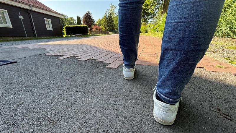 Der asphaltierte Bereich in der Kurpromenade, den die Kommunalpolitik als Kuhflecken bezeichnet, soll verschwinden.