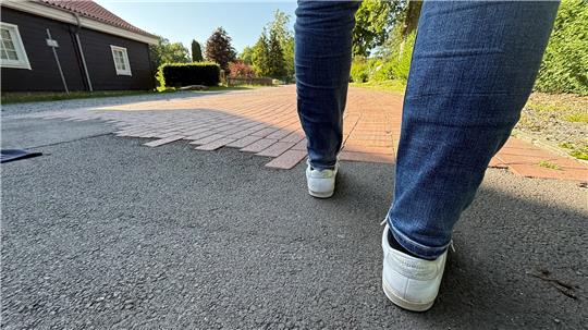 Der asphaltierte Bereich in der Kurpromenade, den die Kommunalpolitik als Kuhflecken bezeichnet, soll verschwinden.