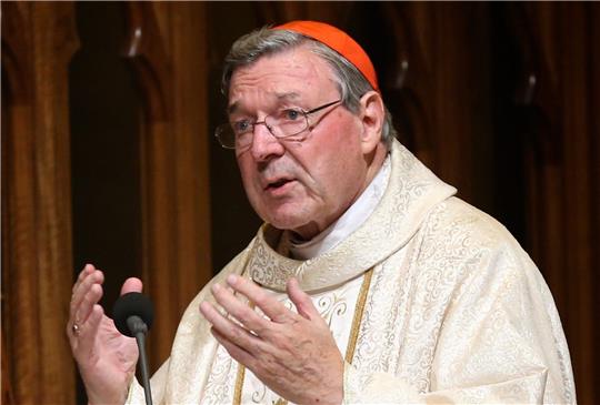 Der australische Kardinal George Pell während einer Messe zu Erntedank.