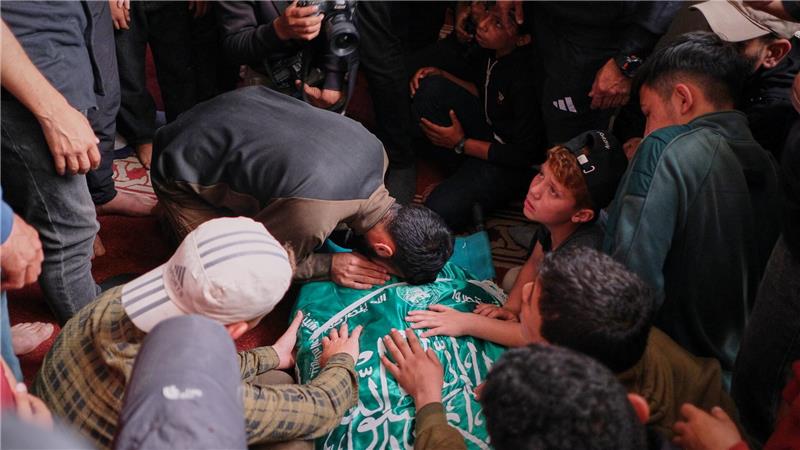 Der bei einem israelischen Militärangriff getötete Hamas-Kommandeur wurde in Gaza beigesetzt.