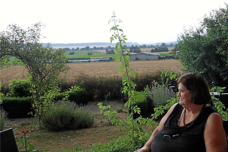 Nauener Traditionscafé "Café Rosengarten" schließt Der berühmte Blick ins Neiletal: Ursula Bohnsack hat ihr Café Rosengarten geschlossen, nun steht Familie an erster Stelle. Foto: Jelinski