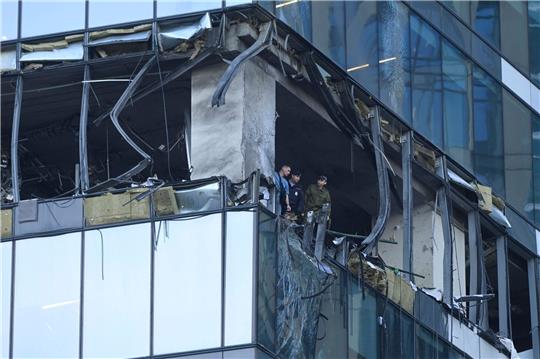 Der beschädigte Wolkenkratzer im Geschäftsviertel «Moscow City» nach einem Drohnenangriff.