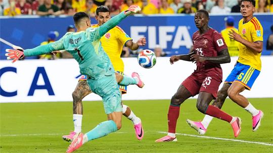 Der beste Mann des Spiels: Portugals Torwart Diogo Costa entschärft eine kolumbianische Chance.