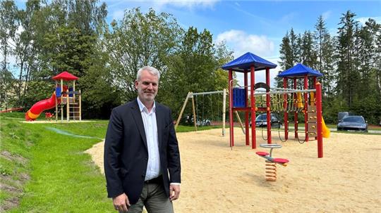 Der bisherige Direktor des“ Ahorn-Hotels“ Braunlage, Michael Naber, ist seit 1. August Cluster-General-Manager des „Steigenberger-Parkhotels“ Braunschweig und des „ibis-Styles-Hotels Magdeburg der Berliner HR-Group.
