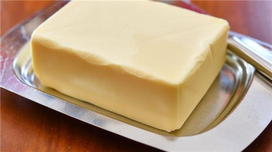 Der bisherige Rekordpreis für Butter lag bei 2,29 Euro. (Symbolbild)