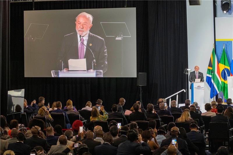 Brasilien und Südafrika dringen auf Ende des Ukraine-Kriegs Der brasilianische Präsident Luiz Inácio Lula da Silva spricht sich für ein schnelles Ende des Ukraine-Konflikts aus.
