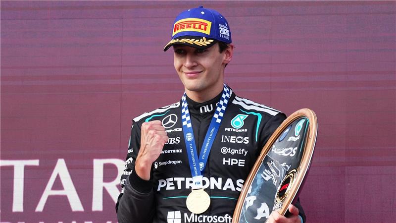 Der britische Mercedes-Pilot George Russell jubelt nach seinem Sieg beim Großen Preis von Australien.