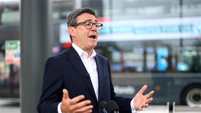 Luftkrieg eskaliert – Kiew und Moskau beklagen zivile Opfer Der britische Premier Andy Burnham verteidigt die Militärhilfe seines Landes für die Ukraine.