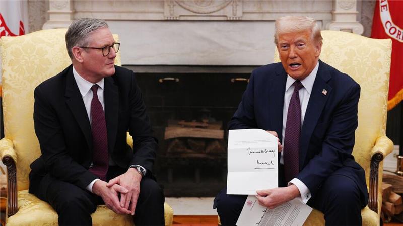Schottischer Politiker: Einladung an Trump zurückziehen Der britische Premierminister Keir Starmer überreichte US-Präsident Donald Trump eine Einladung von König Charles zum Staatsbesuch im Vereinigten Königreich. (Archivfoto)