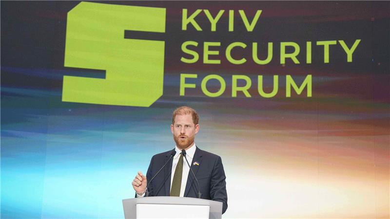 Der britische Prinz Harry reist nicht im Auftrag des Königshauses, sondern auf eigene Faust.