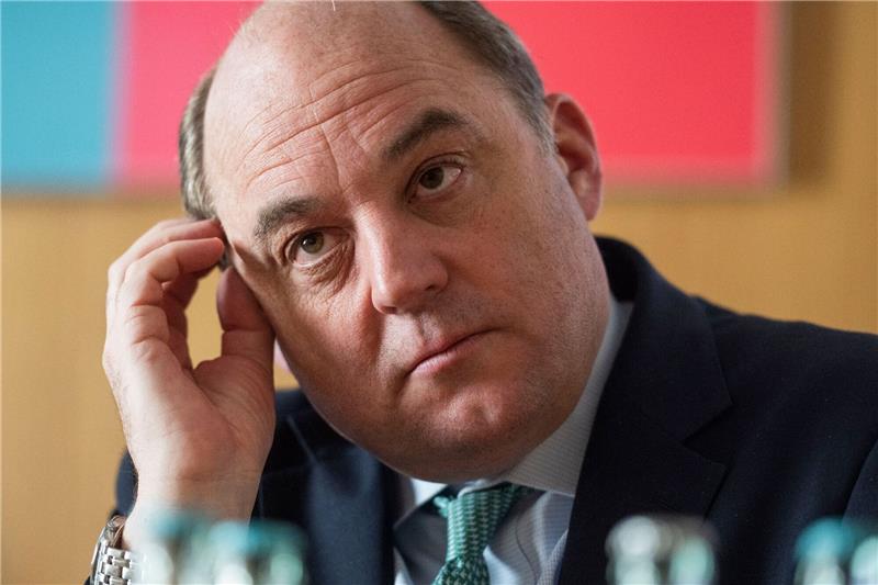 Medien: Verteidigungsminister Wallace will Posten aufgeben Der britische Verteidigungsminister Ben Wallace spricht bei einem Interview in der britischen Botschaft.