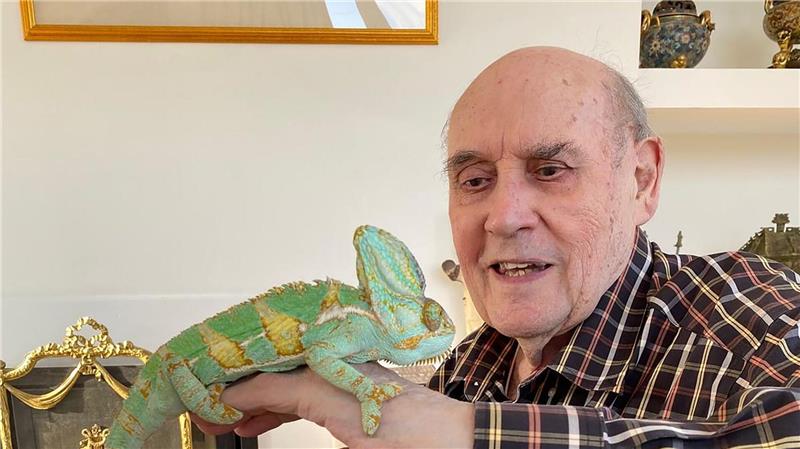 Der britische Zoologe Desmond Morris habe ein Leben voller Neugier und Kreativität gelebt, sagte sein Sohn. 