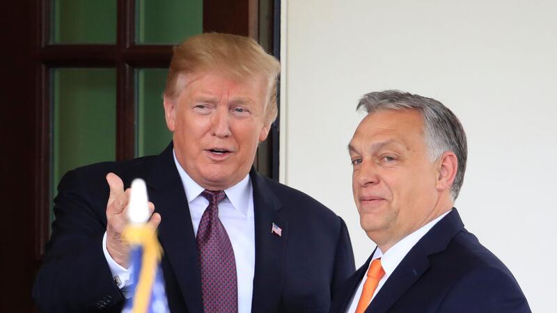Der damalige US-Präsident Donald Trump (l) und Ungarns Ministerpräsident Viktor Orban: Die beiden Rechtspopulisten haben politisch viel gemeinsam (Archivbild).