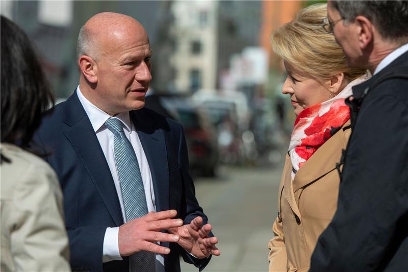 Konsequenzen in Berlin-SPD gefordert, Rätseln über AfD Der designierte Regierende Bürgermeister Kai Wegner (l.) und die künftige Wirtschaftssenatorin Franziska Giffey.