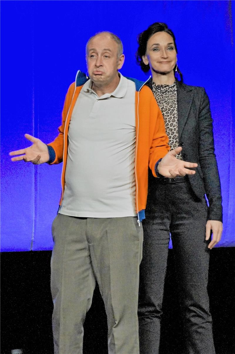 Hochkaräter der Comedy in Seesen am Start Der deutsch-französische Kabarettist „Alfons“ mit Bühnenpartnerin Julia Schilinski bei seinem Seesener Auftritt im Dezember 2019. Foto: GZ-Archiv