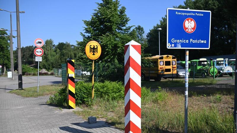Belarus-Route: Wieder mehr Migranten unterwegs Der deutsch-polnische Grenzübergang Swinoujscie-Ahlbeck.