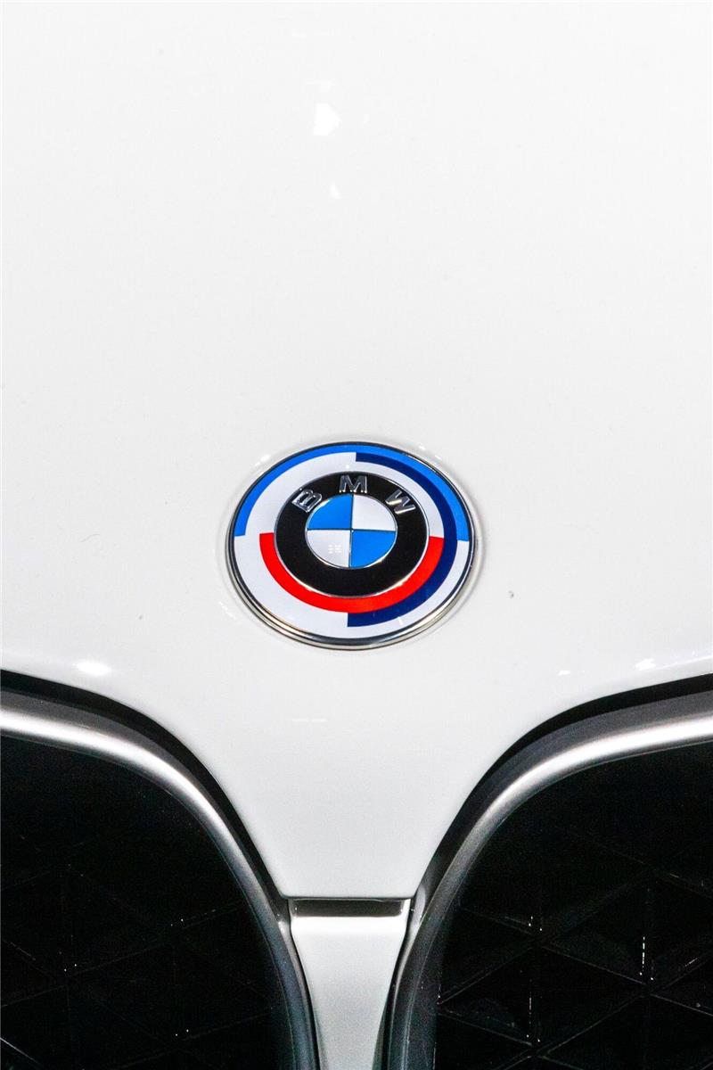 Mehr E-Autos verkauft: BMW unterschreitet CO2-Grenzwerte Der deutsche Autohersteller BMW teilt mit, den CO2-Ausstoß bei seinen Modellen weiter reduziert zu haben.