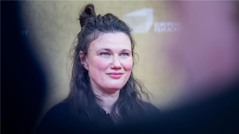 Europäischer Filmpreis geht an „Sentimental Value“ Der deutsche Beitrag für die Oscars - „In die Sonne schauen“ von Regisseurin Mascha Schilinski - gewann nur eine Auszeichnung für das beste Kostümbild.