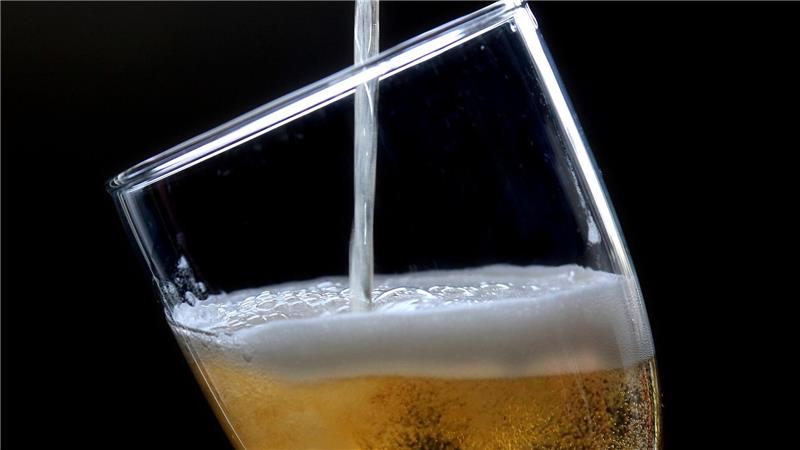 Der deutsche Biermarkt ist 2025 außergewöhnlich stark um mehr als sechs Prozent geschrumpft.