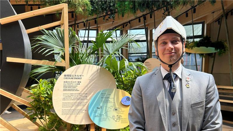 Japans Kaiser läutet die Expo ein Der deutsche Pavillon - im Bild Christopher Hecker, der Direktor des Pavillons - dreht sich rund um das Thema Kreislaufwirtschaft und Nachhaltigkeit.