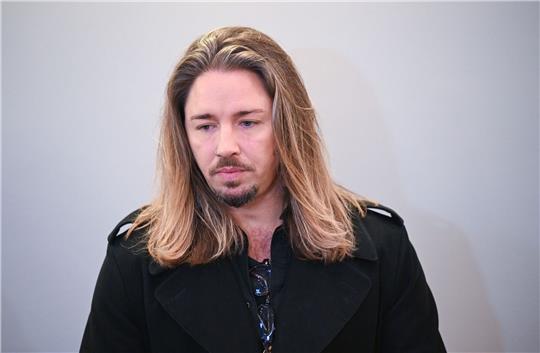 Der deutsche Rockmusiker Gil Ofarim im Landgericht in Leipzig.