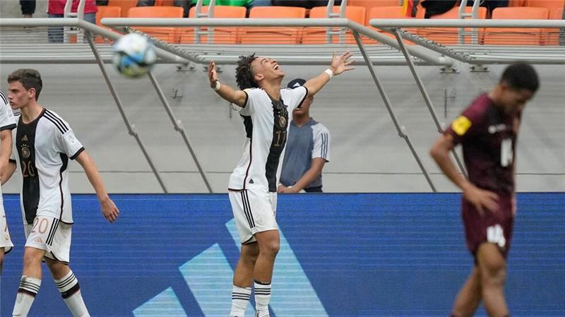 Der deutsche U17-Weltmeister Eric da Silva Moreira hat seinen Ex-Club FC St. Pauli für die Kollaboration mit der US-amerikanischen Punkband Bad-Religion kritisiert.