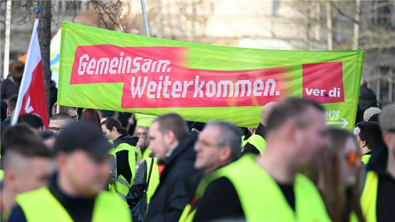 Der deutschlandweite Warnstreik dauert je nach Region bis in die Nacht auf Samstag oder in die Nacht auf Sonntag.