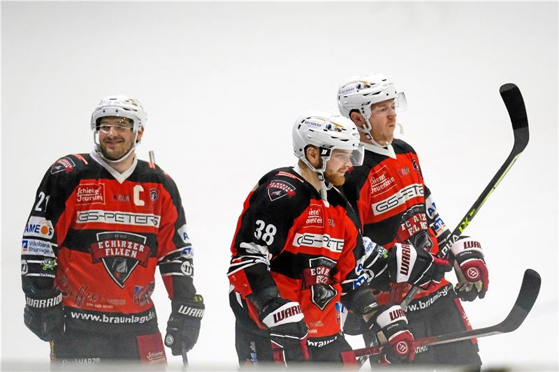 Der dritte Sieg in Serie soll her: Jakub Wiecki, Bastian Schirmacher und Florian Spelleken (v. li.) wollen am Freitag auch die Weserstars Bremen schlagen. Foto: Drechsler