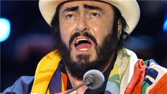Der echte Luciano Pavarotti - 2003 bei einem „Wetten, dass..?“-Auftritt. (Archivbild)