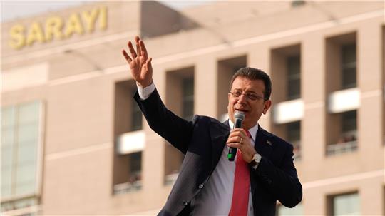 Der ehemalige Bürgermeister Ekrem Imamoglu steht in zwei Prozessen gleichzeitig vor Gericht. (Archivbild)