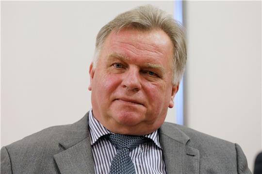 Der ehemalige Bundesverkehrsminister Günther Krause muss sich vor Gericht verantworten.